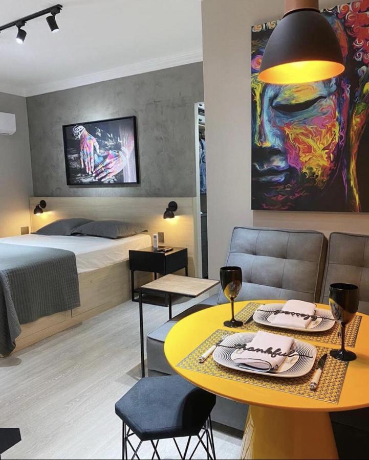 Studio moderno - Jardins: Cama Queen, Ar e Garagem São Paulo Exterior foto